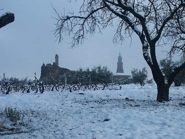 Iglesia y Castillo de Autol nevados